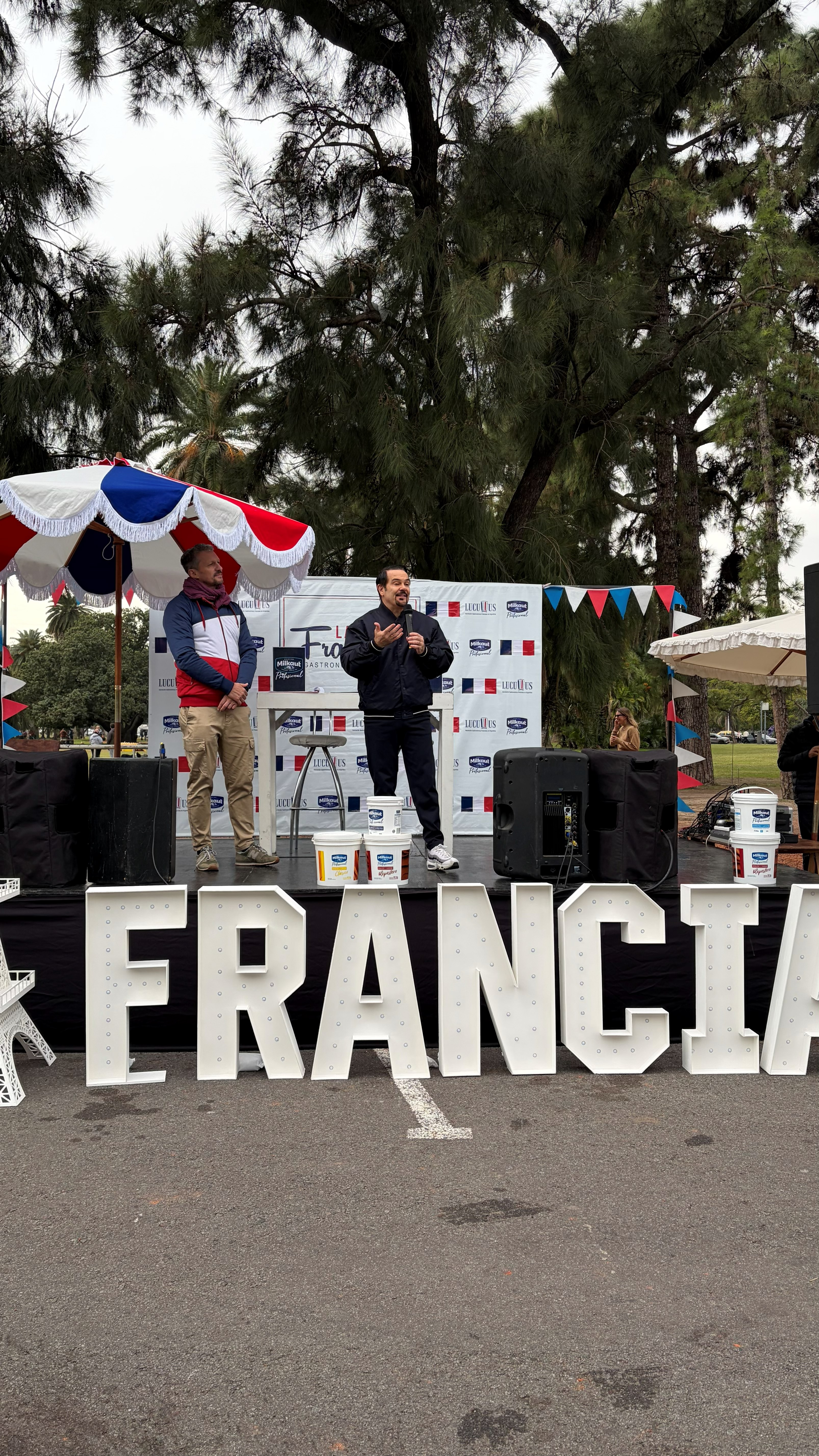 Escenario de apertura de la Feria Francesa